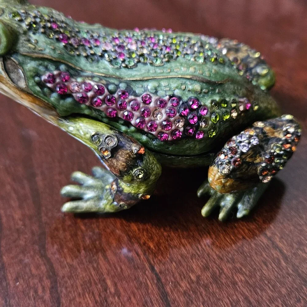 RARE JAY STRONGWATER DARJEELING FROG CRYSTAL ENAMEL DESK CLOCK OBJET FIGURINE